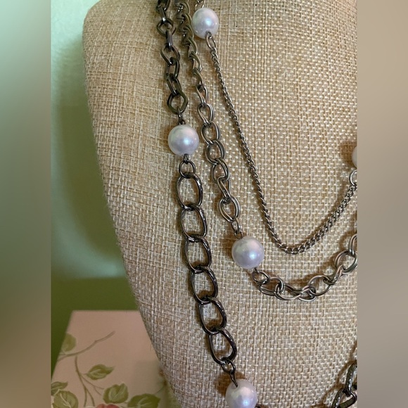 Elegant Silver and Pearl Layered Necklace - Picture 3 of 4